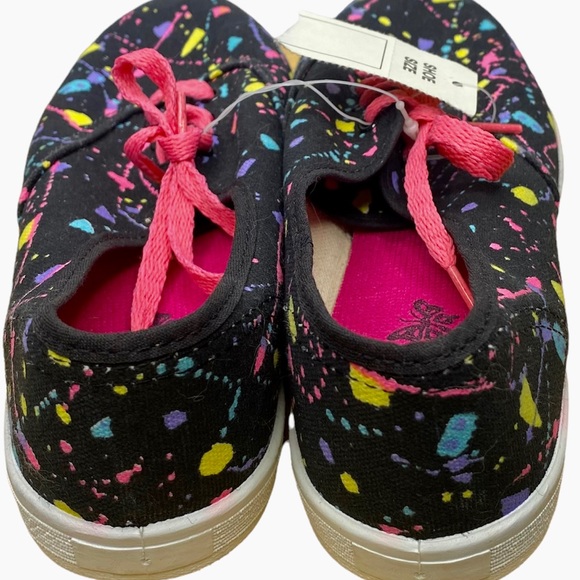 NEW Butterflies Youth Girls Sneakers 4 Paint Splatter Design Black Pink Laces - Picture 4 of 6